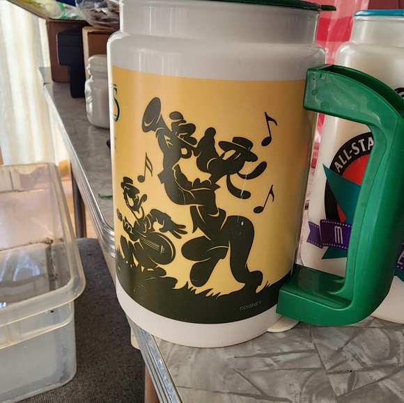 4 Disney Park Cups - Picture 3 of 5